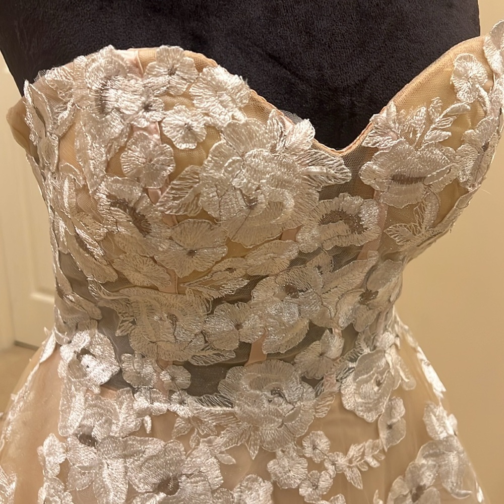 Strapless Gown with White Floral Details - Picture 6 of 15